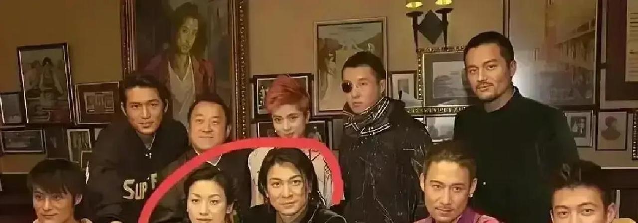 凌晨王菲点赞旧照，19年没删李亚鹏周迅2001年拍戏生情，2003散伙。王