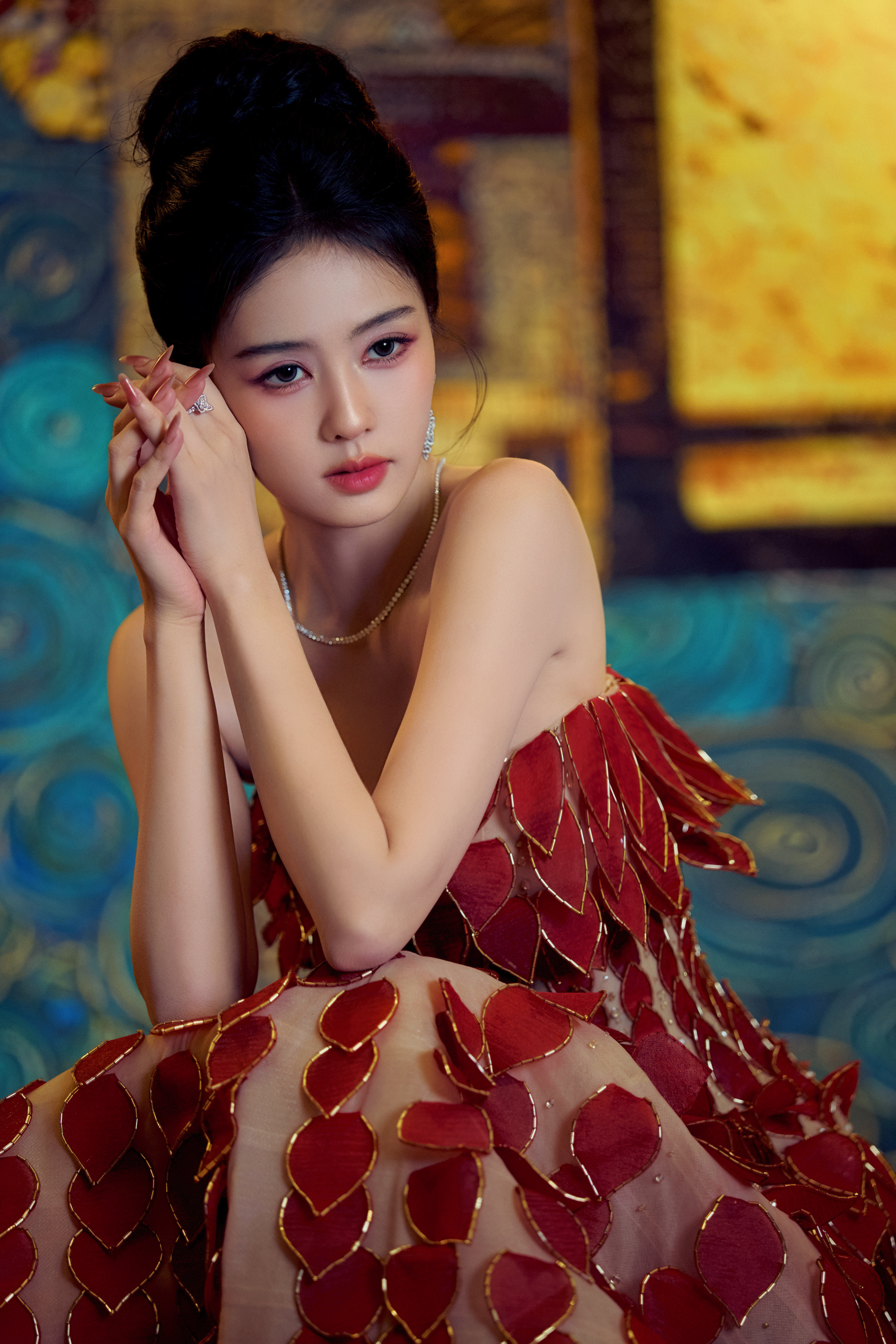 白鹿🦌鹿刻鹿刻白纱凝优雅锋芒，红心载滚烫浪漫，细闪缀满身流光。多面风格从容