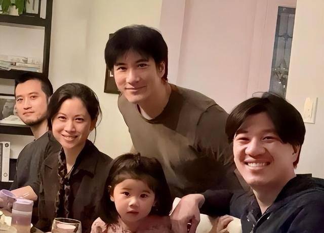 厉害了，王力宏。哥哥王力德是博士，大嫂是硕士，弟弟王力凯和弟媳是硕士，表哥表嫂
