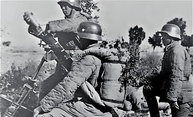 1937年冬，南京陷落。在持续六周的暴行中，无数妇女沦为日军暴行的牺牲品。她们的