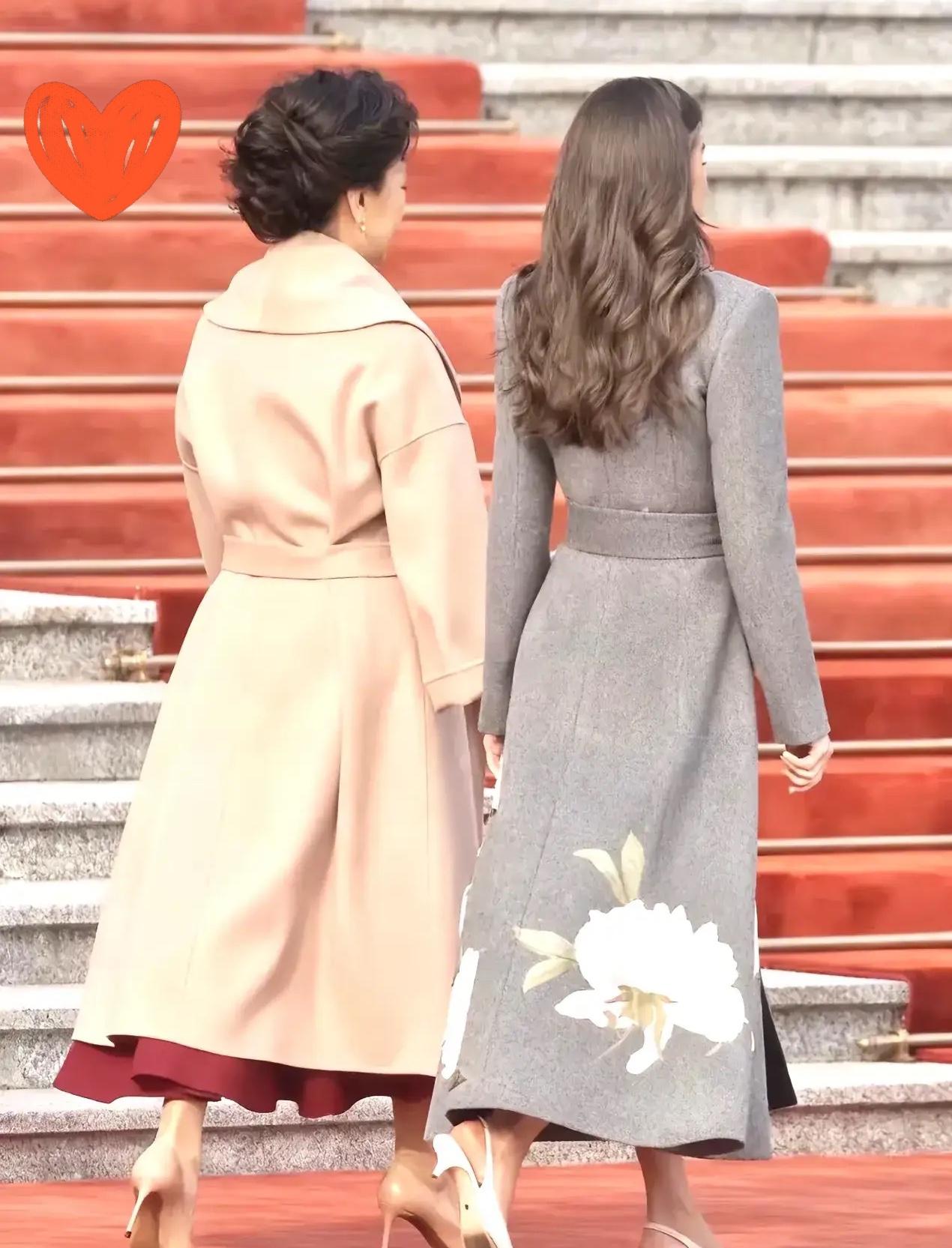 谁懂啊！西班牙王后访华的红毯图直接封神，这才是女性最高级的美！没有夸张裙