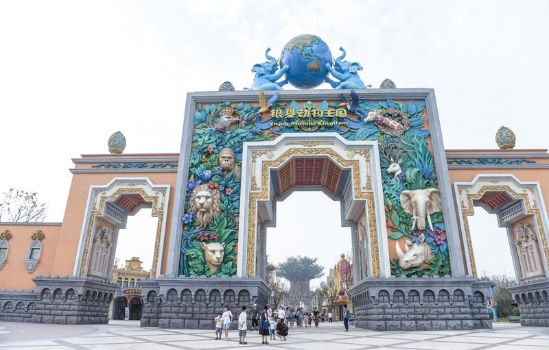 2025最惨文旅大翻车！投资24亿亏10亿，宰客套路把游客逼疯，到底谁在毁诗和远