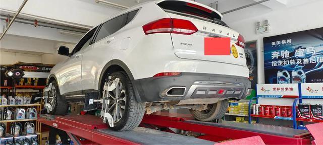 不跑偏不啃胎，千万别做四轮定位，做了反而可能出问题！我之前开的哈弗M6开了3万