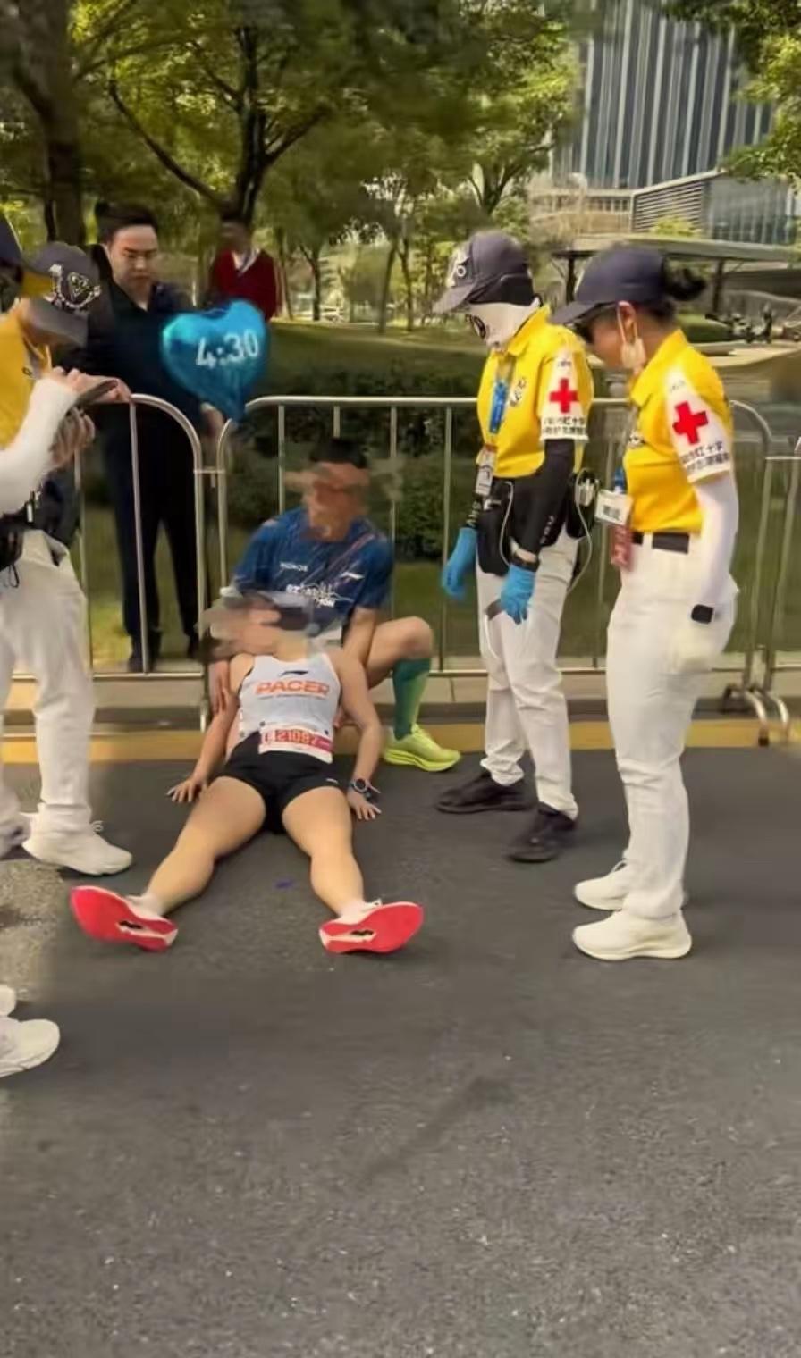 这个周末你猜一下中国有多少场马拉松比赛？全国有11场的比赛总共有19万人参加。不