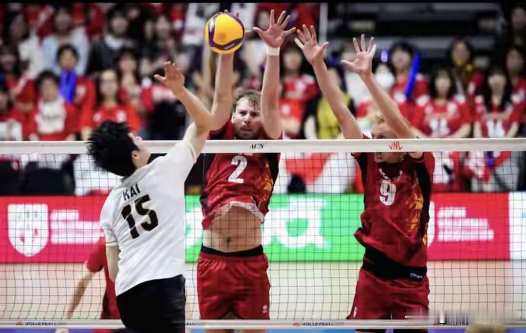 日本男排又赢了，他们在大阪站第三轮以25-20、25-22、25-16轻松击败比