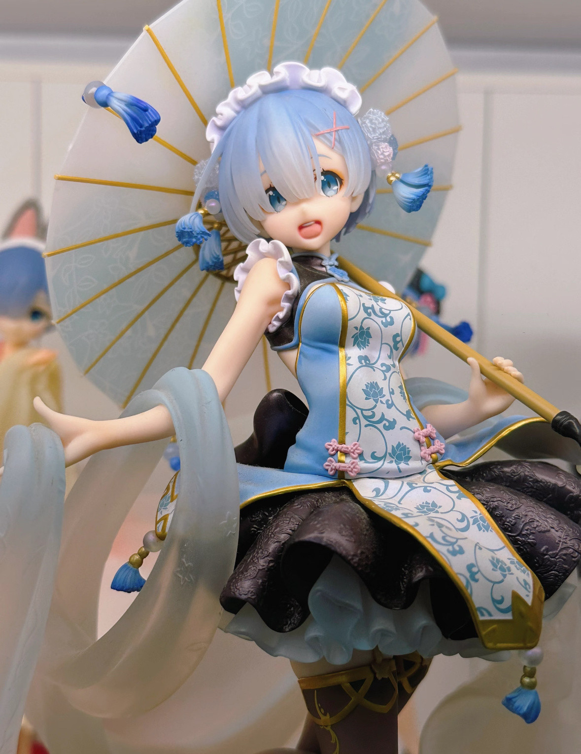 景品蕾姆的质量已经很高了，手办的质量确实高过景品不止一筹哦～脸雕、头发、扇子、衣