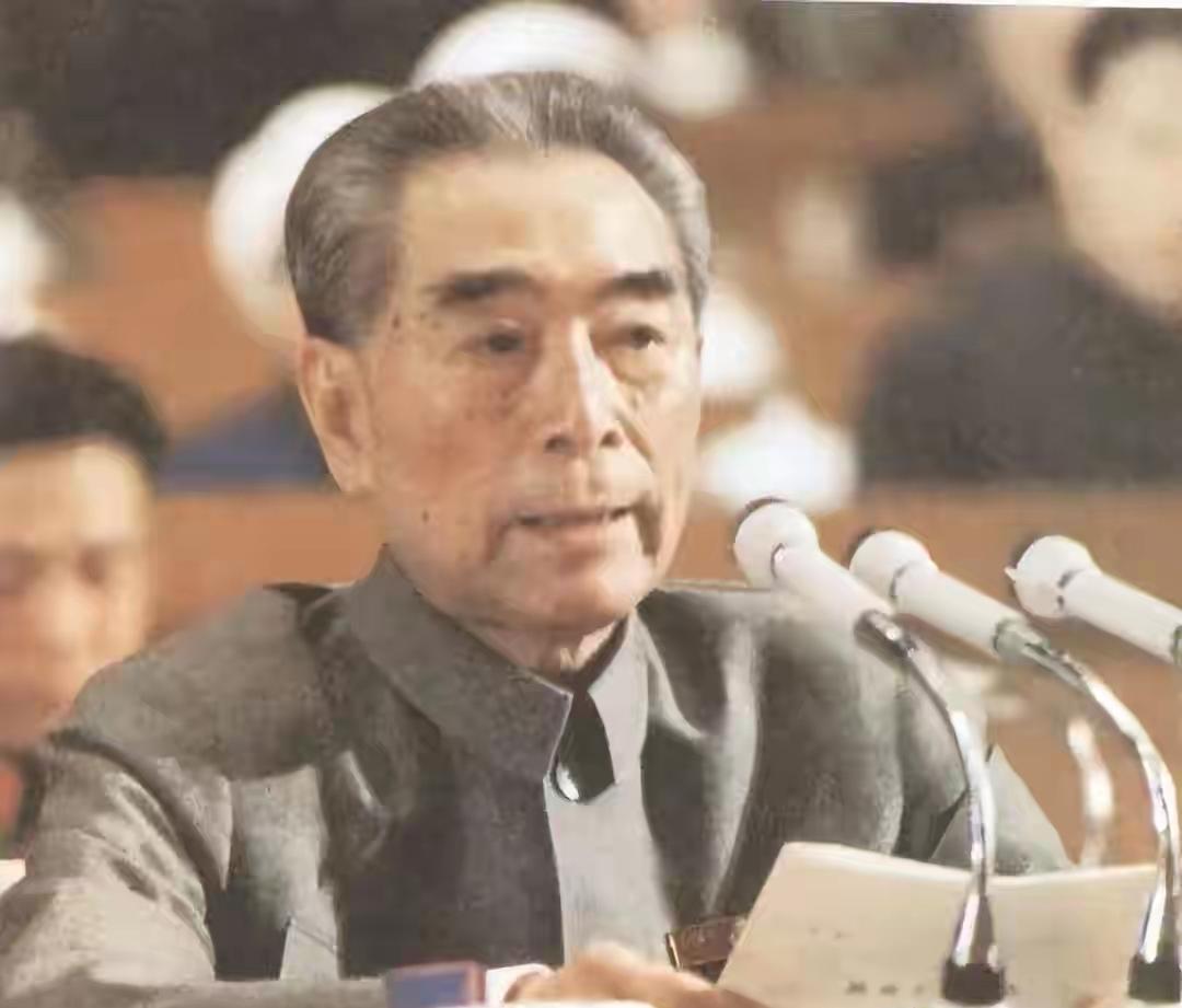 蒋介石不敢动周恩来的原因，从不是简单的不敢。而是算清了动不起的账，动他，就是往自