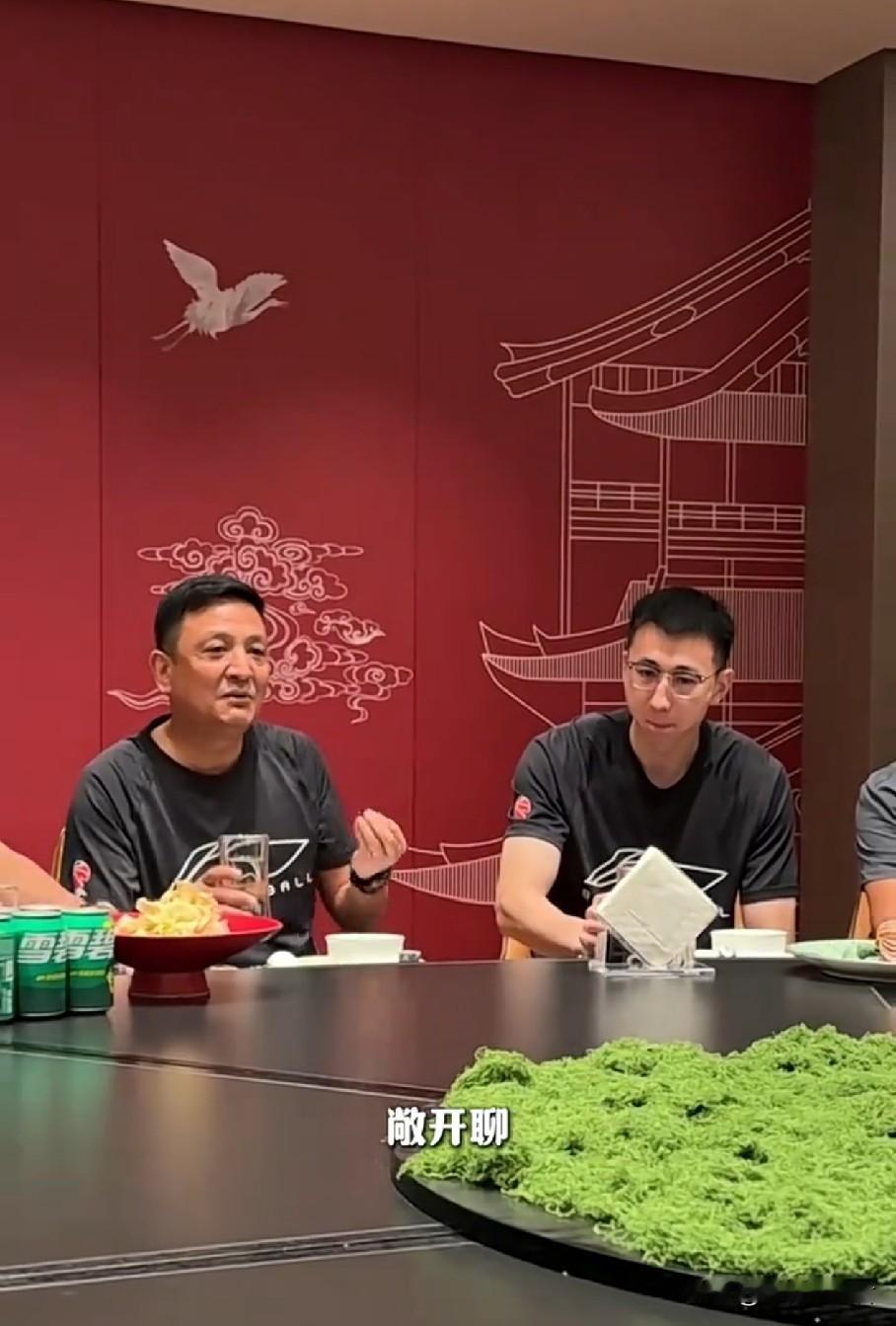 吉林男篮没看错人！今天下午，吉林男篮分享球员们互动的视频！其中贾昊特意宴请全队
