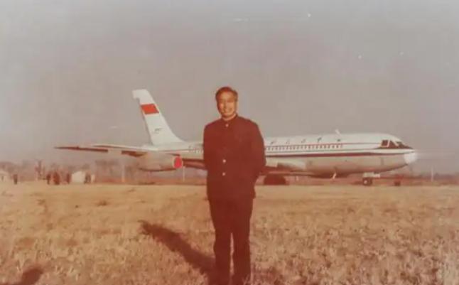 1959年，马凤山奉命到苏联学习飞机的设计技术，在上课的时候，苏联专家不让记笔记