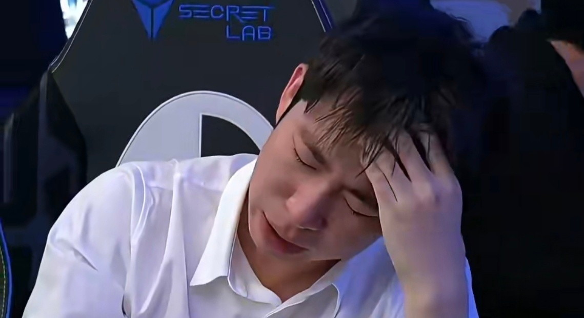 AL教练后台痛哭LPL解散吧,AL都尽力了,AD本来也只是蓝领AD。AL这队伍是