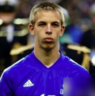 教练当众羞辱，逼走维埃拉接班人，这真相刺痛人心！马赛更衣室，助理教练Anigo