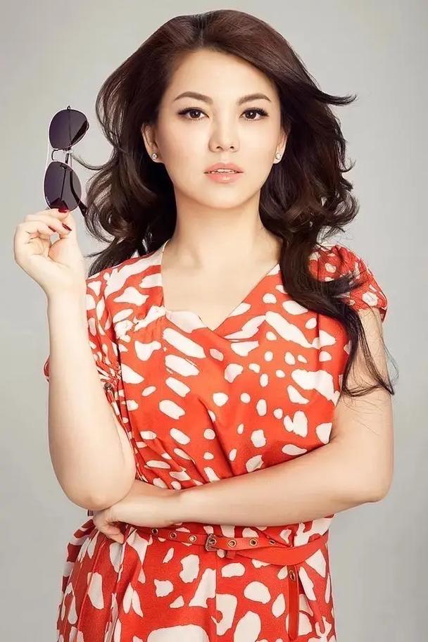 李湘一出事，舆论的风向瞬间变了。曾经那个被全网羡慕，在名利场里肆意生长的王诗龄，