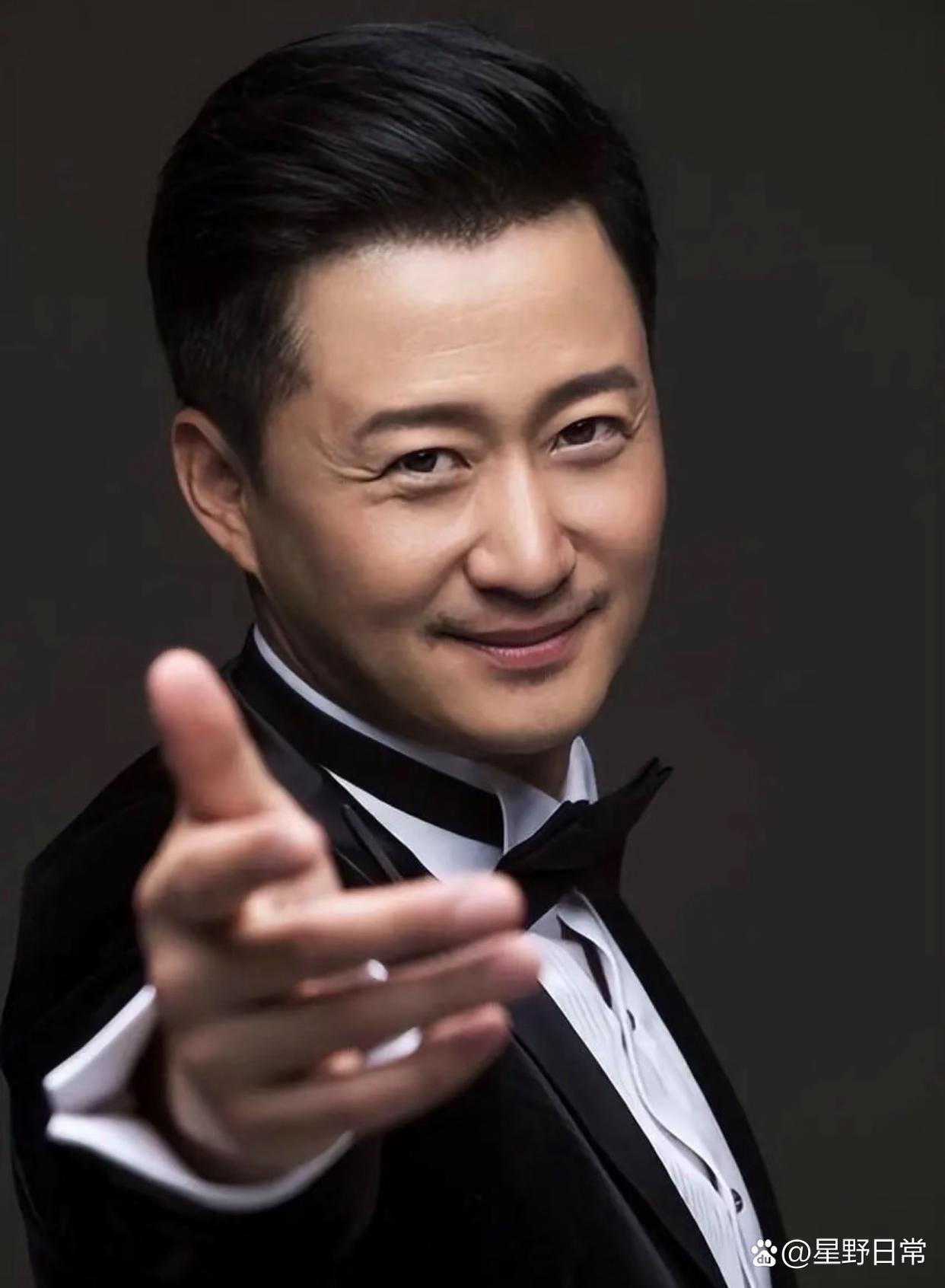 1.吴京这两年减少了工作量，一来早已实现财务自由，不愿再高强度奔波；二来网络舆
