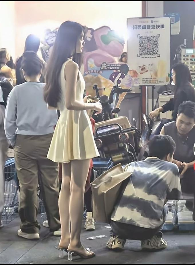 冷白皮肤女生往这一站就是一道风景线！什么样的女性才叫有气质?什么样的穿搭可以
