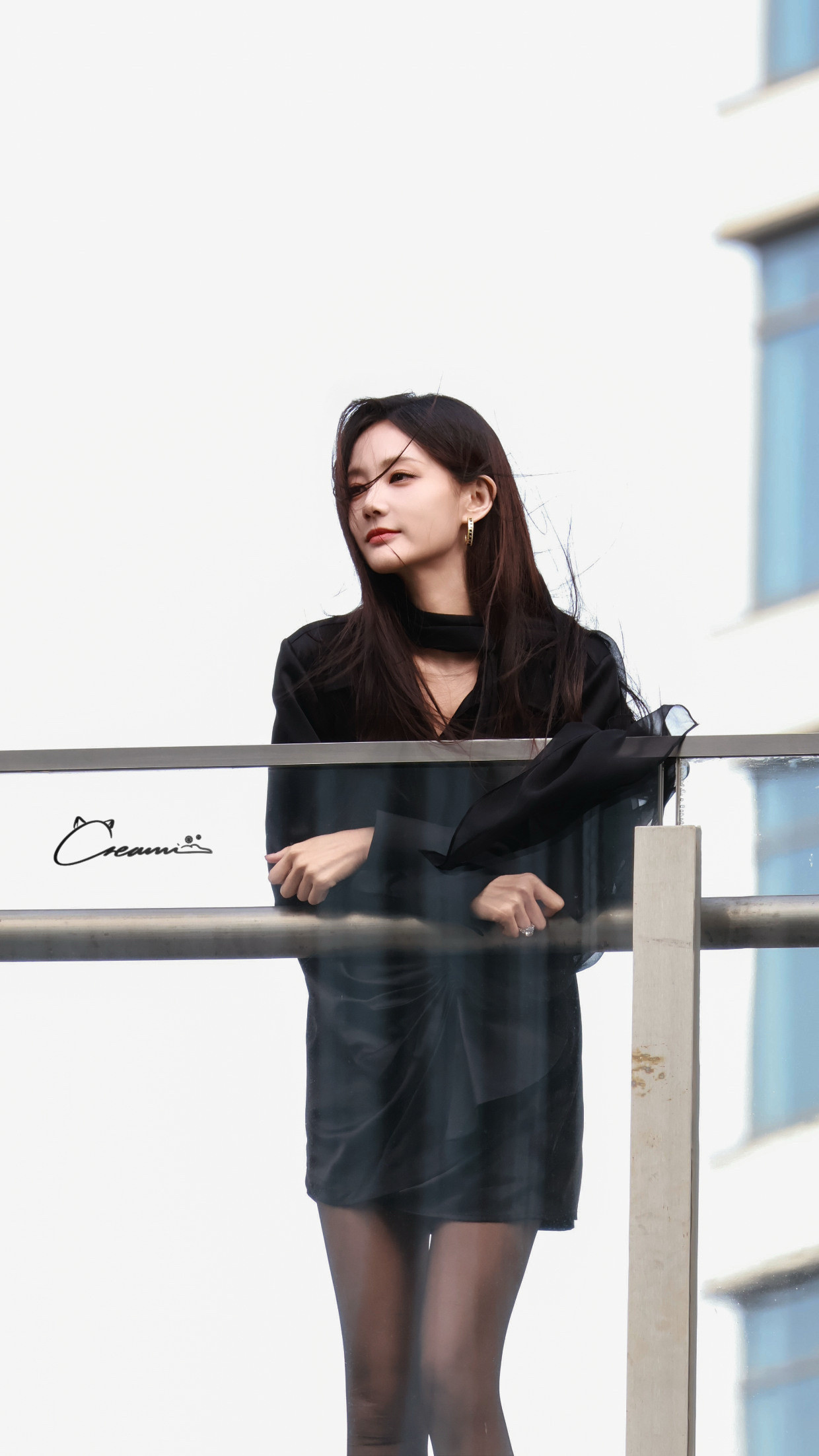 李一桐《美人余》路透，余梦丝袜穿搭真美。李一桐