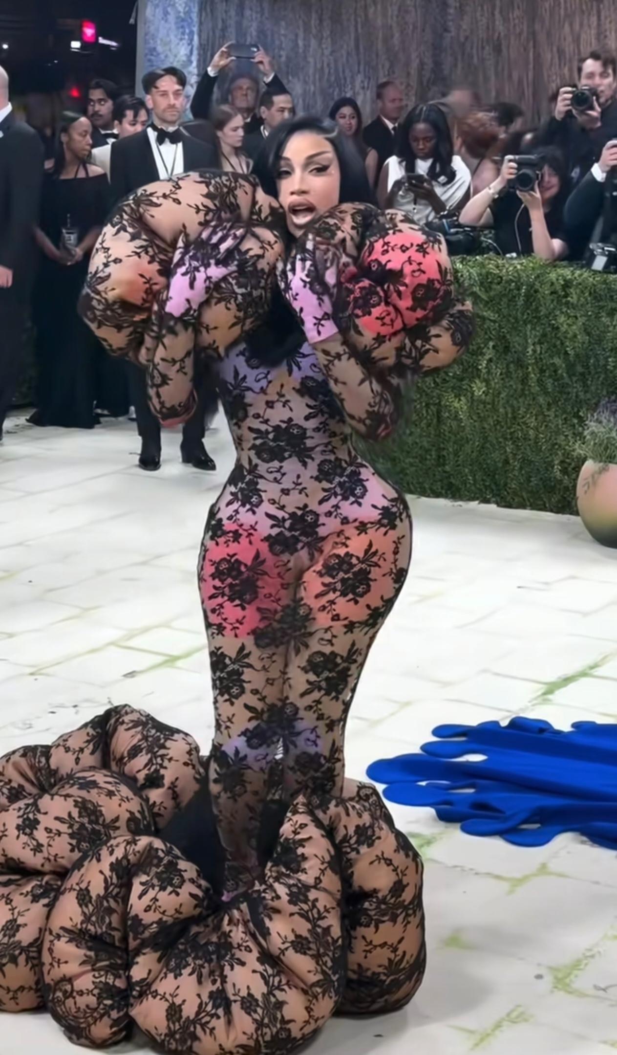 2026年5月4日，美国说唱歌手CardiB（卡迪·B）走MetGala