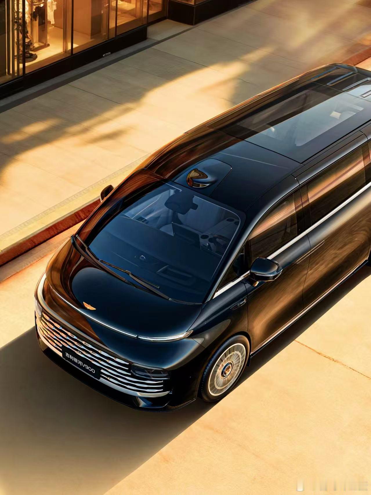 豪华大平层旗舰MPV，这空间真的很大，绝对可以说是MPV里面的大平层了。