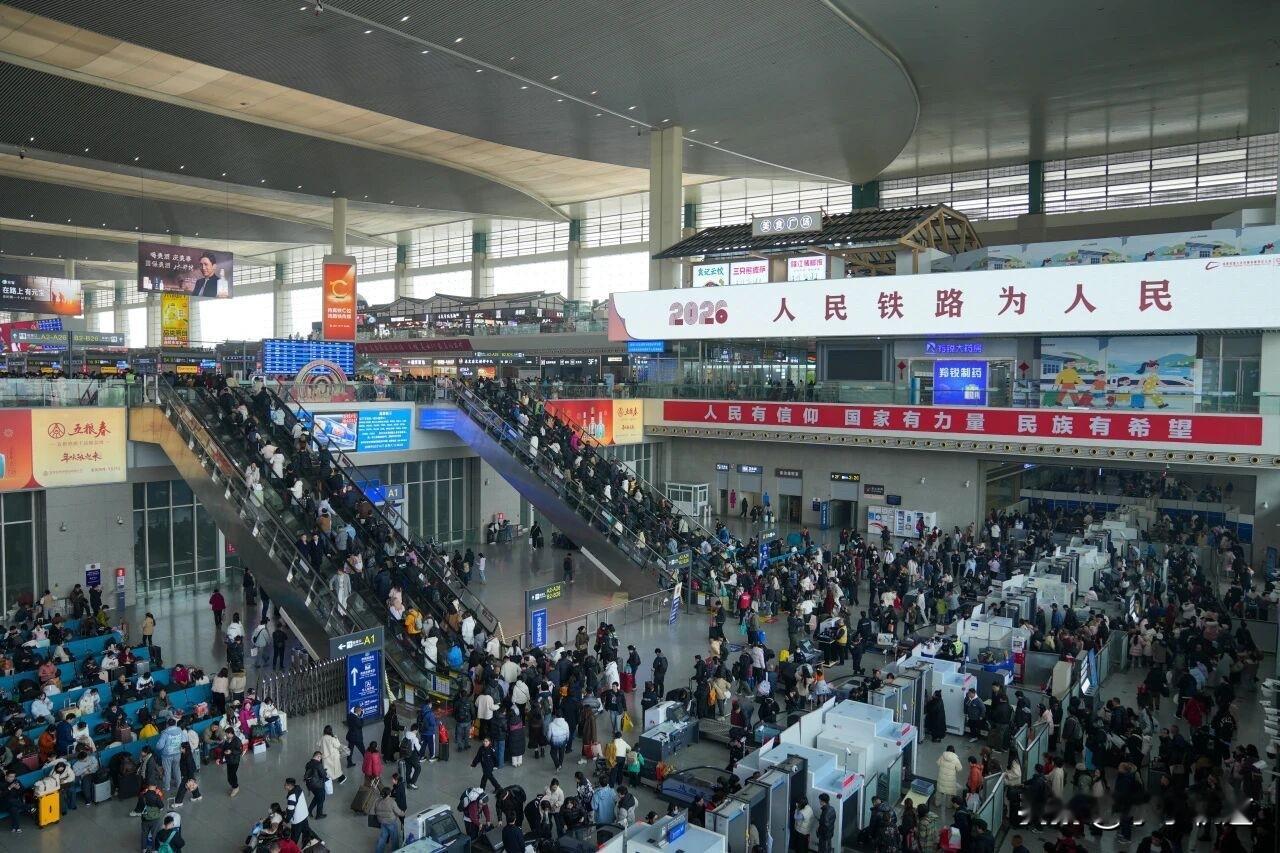 新年生活图鉴2月2日春运启幕以来，成都东站客流节节攀升，截至本月22日已累计发送