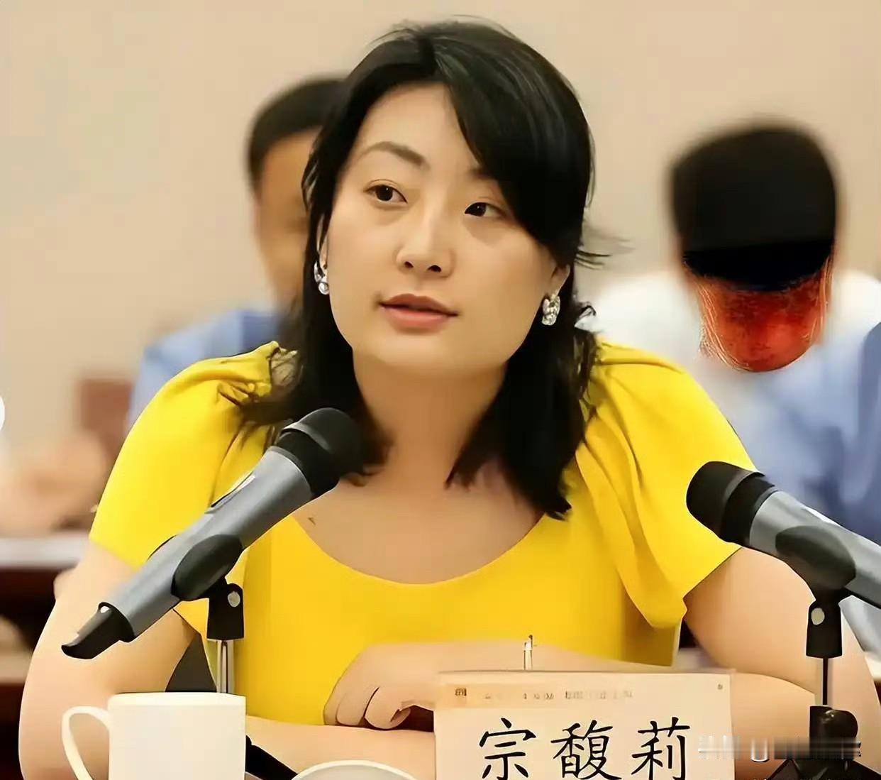 单纯算经济账，宗馥莉这场遗产对峙确实得不偿失。如果选择体面协商，保住宗庆后平民企