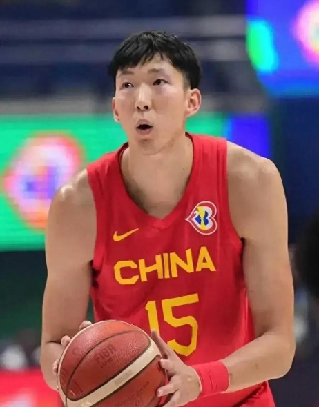 篮球世预赛，周琦要不要回归国家队？作为球队主帅的郭士强的确非常纠结。如果你不让周