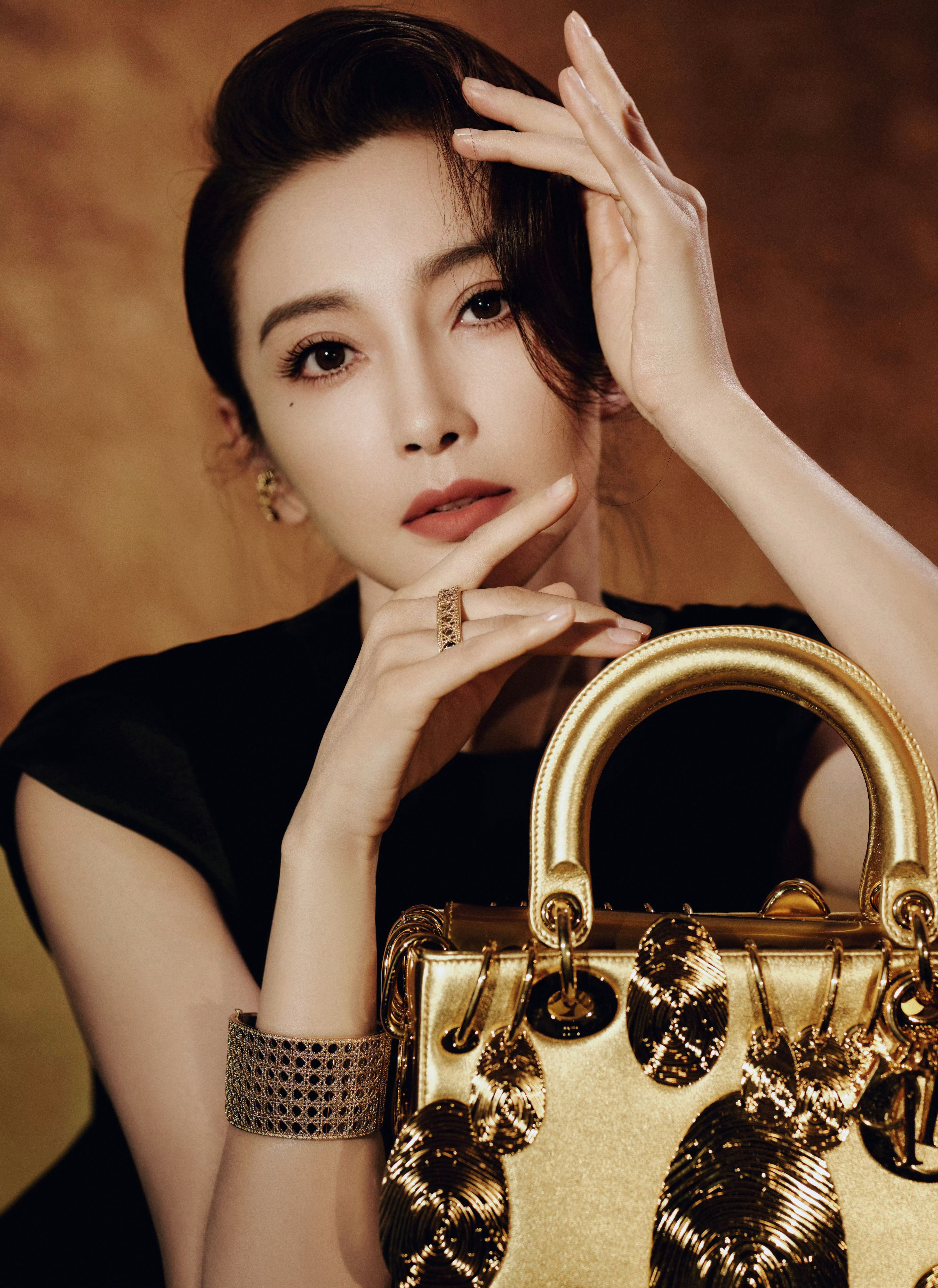 李冰冰｜DIORLADYART10展览轻松拿捏～🤌🏻