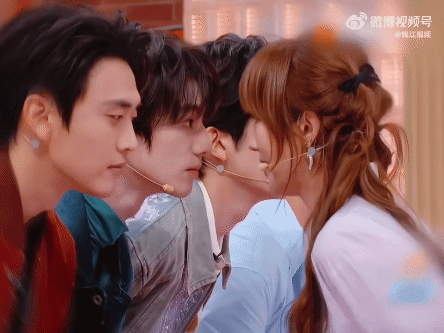 吓到的是孟佳尖叫的是孔雪儿孔雪儿你收着点吧哈哈哈哈