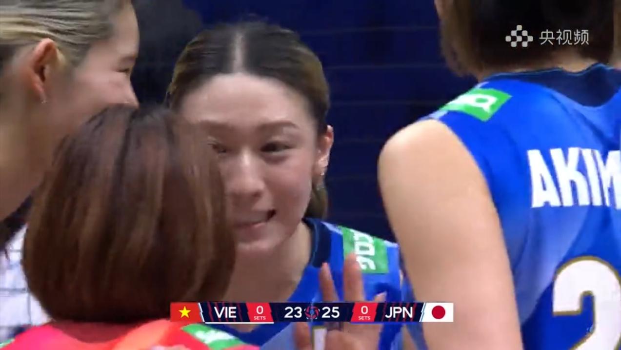 日本女排“放水”越南女排也太明显了！她们在8月25日傍晚的第1局比赛中，让越南女