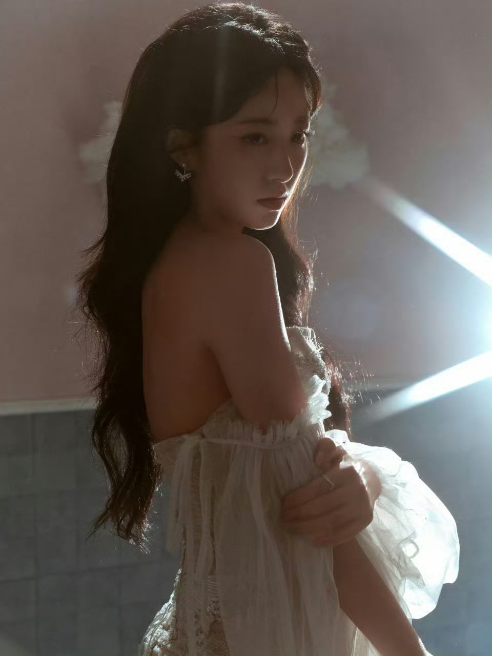 又到了最爱看的女明星出图环节🥰看看这次有哪些漂亮裙子👗！期待美女们闪耀红毯[