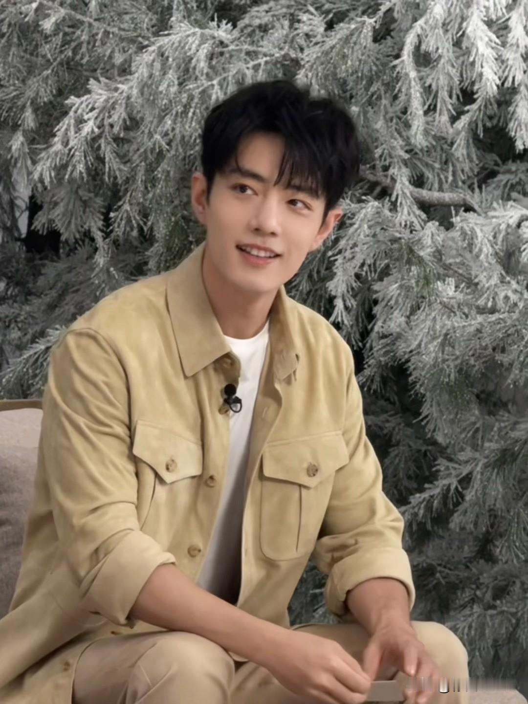 12月16日，肖战今日直播，绝佳侧颜！关注肖战多年，很少认真去看他的脸，今天觉