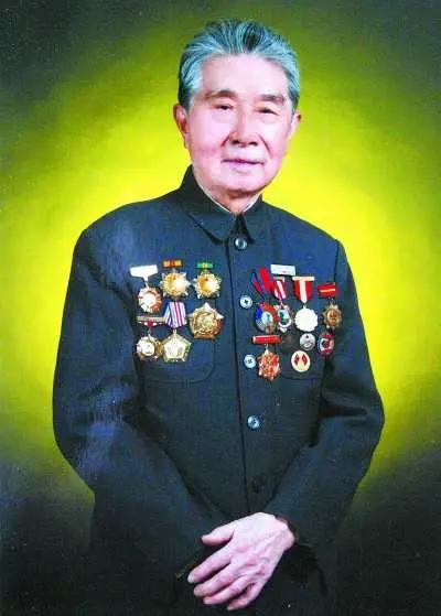祝榆生（1918年—2014年），重庆人。1960年授予大校军衔。曾任八路军一一