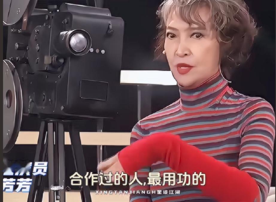 萧芳芳夸周星驰：观众笑声大到她关助听器萧芳芳表示周星驰是自己合作过最用功最花
