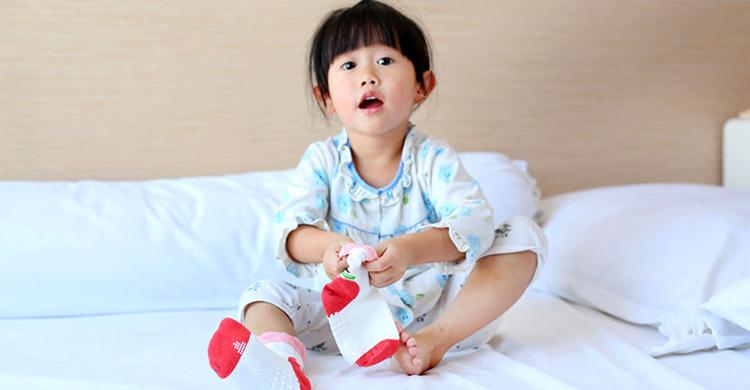 如何训练孩子自己穿衣服? 爸妈做到六点有帮助!