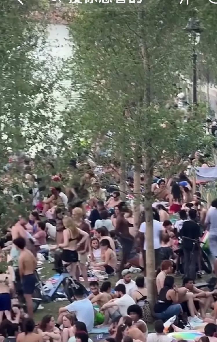 千万别笑，这真的是巴黎！网友说：真正的现代化文明！宁可脱光衣服，也不要安装空调！