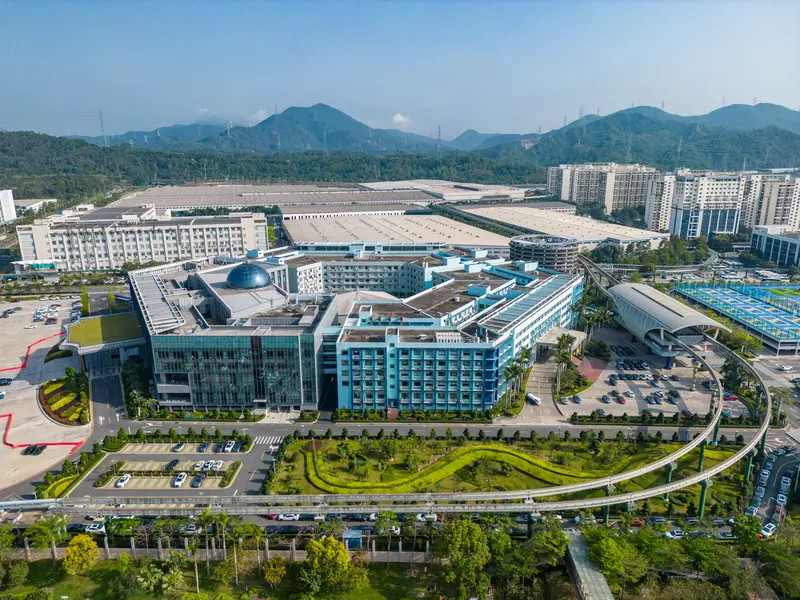 比亚迪这波操作太猛了，直接在车圈扔下一颗“炸弹”！5月24日，方程豹豹5闪充版赤