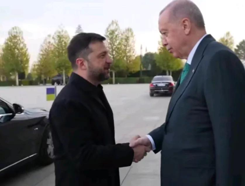 《费加罗报》报道，当地时间25日，土耳其总统埃尔多安表示，他当天通过视频连线方式