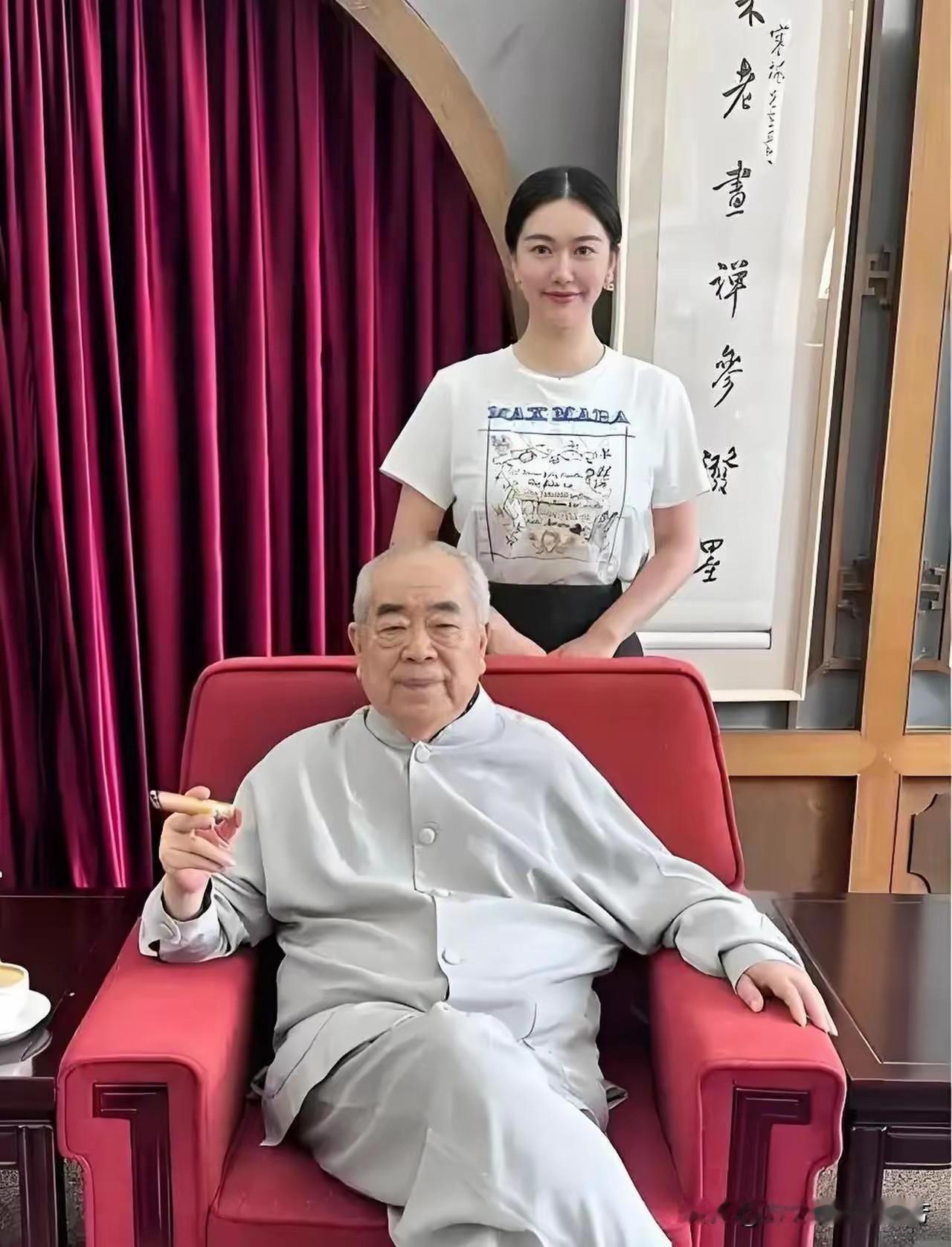 范老爷子87岁高龄喜得贵子，可见男人对生儿子的执着。老爷子高龄补贴，育儿补贴一起