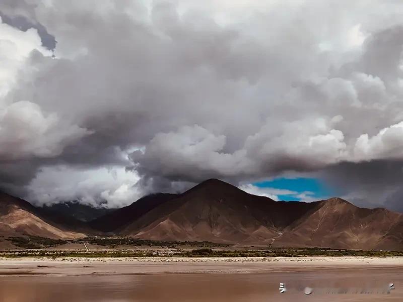 去过西藏后，要说最美的地方，我首推纳木措。它是西藏第二大湖泊，湖面海拔4718米