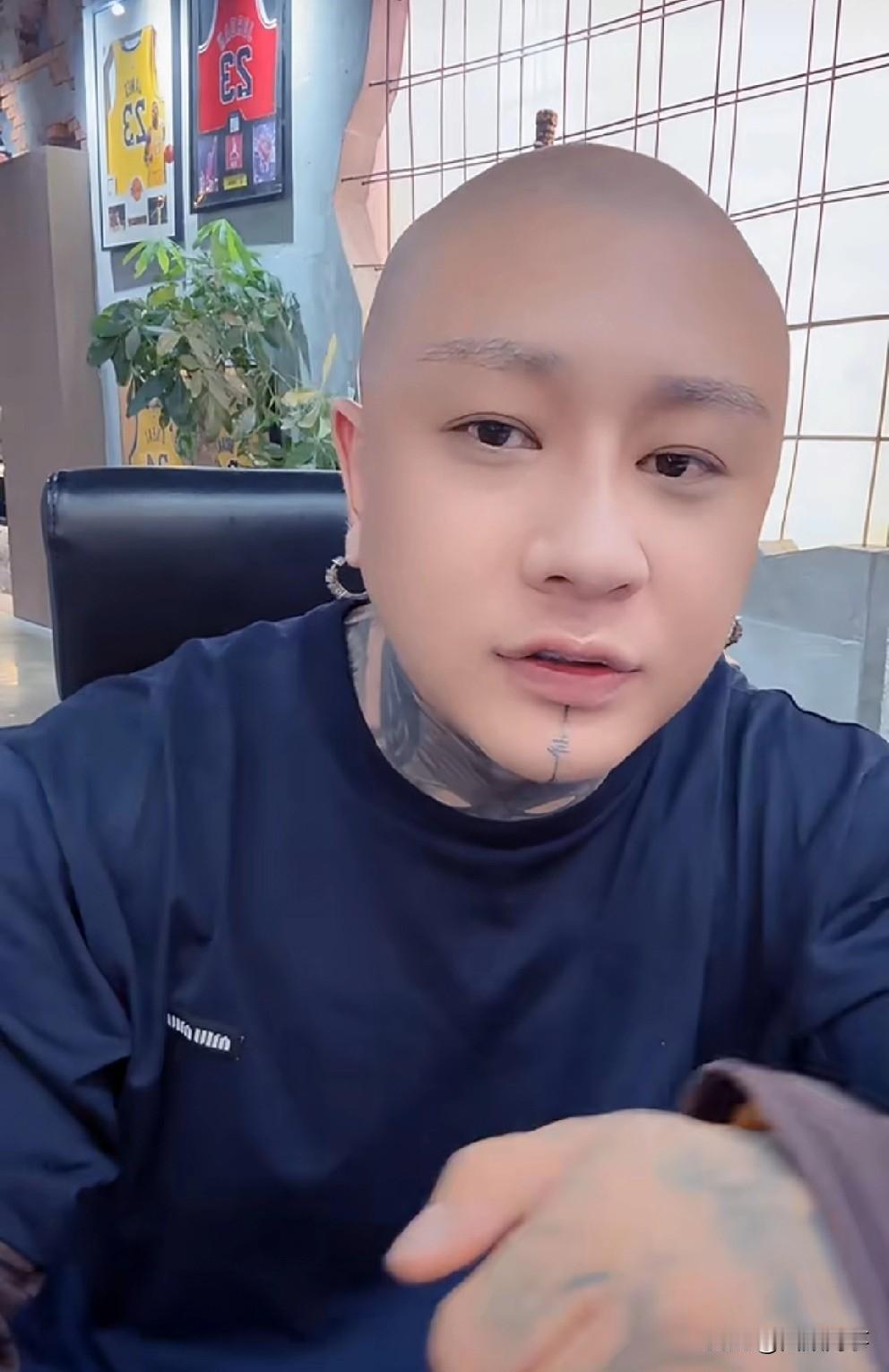 方丈给散打台阶主动回应，指桑骂槐句句扎心。昨天报道散打醉酒