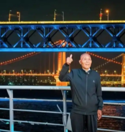 我来这只是完成一个承诺！2024年，陕西西安，一75岁老兵攒了1400元盘缠，瞒