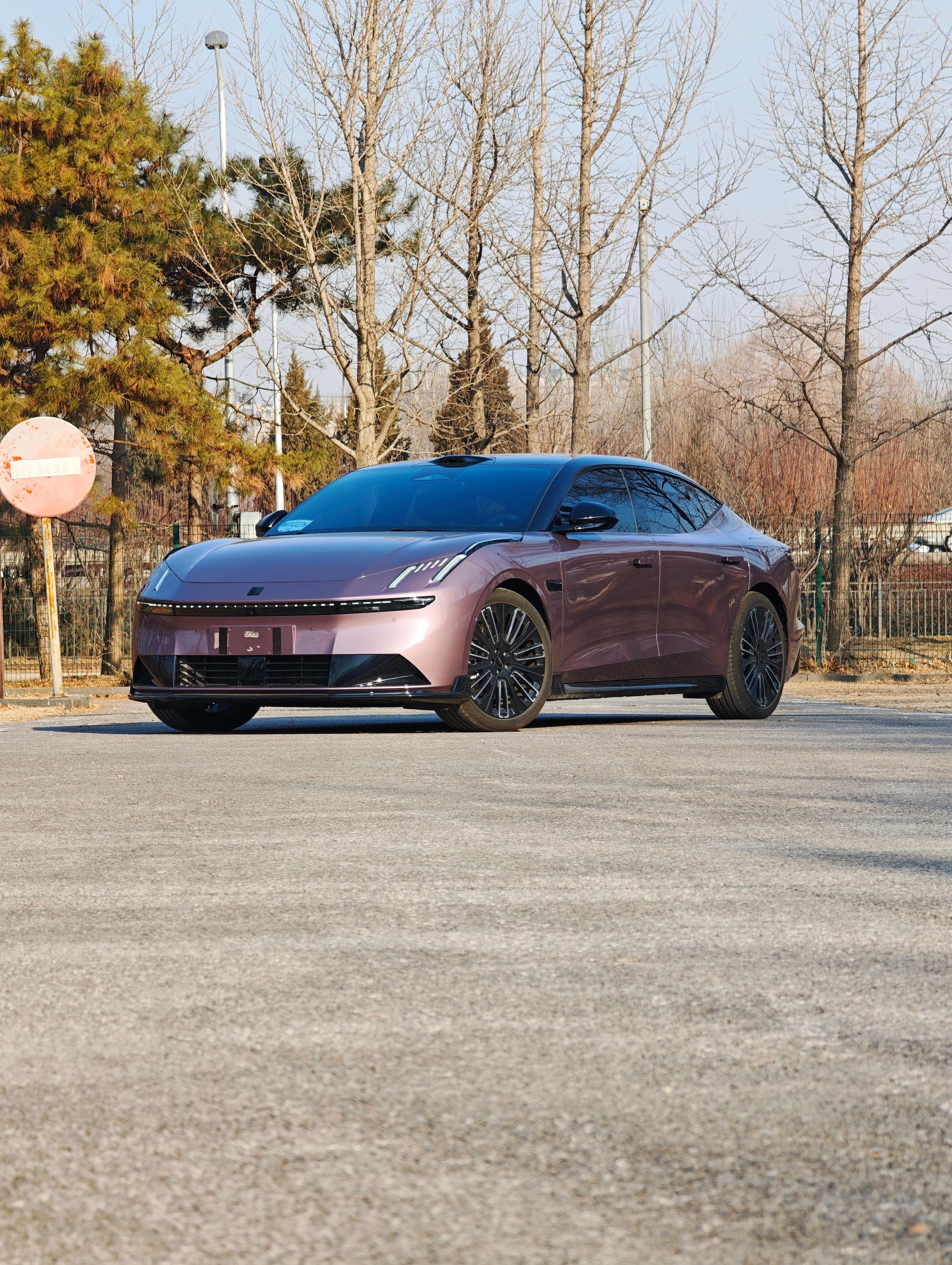 领克10EM-P的外观绝对是一大卖点，太帅了，我相信不少车主都是冲着这个造型去