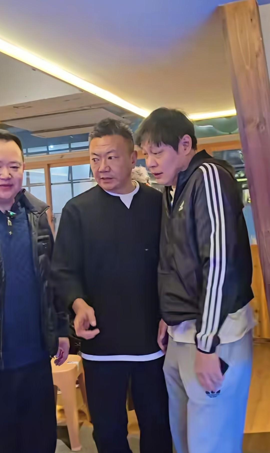 范志毅张玉宁众星云集魏大侠火锅店！老甲A联赛在成都开赛，魏大侠火锅店也成了众