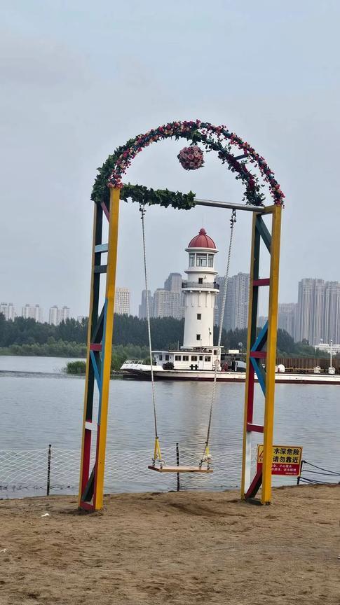 中午正困的迷迷糊糊的呢，听见电话响，一看是好哥们，以为要约酒呢，还想着怎么婉拒，
