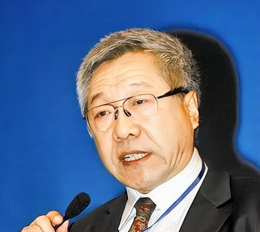 郑秉文又上热搜了。这次他说要学德国方案，网友直接怼回去：你自己给自己算的退休金2