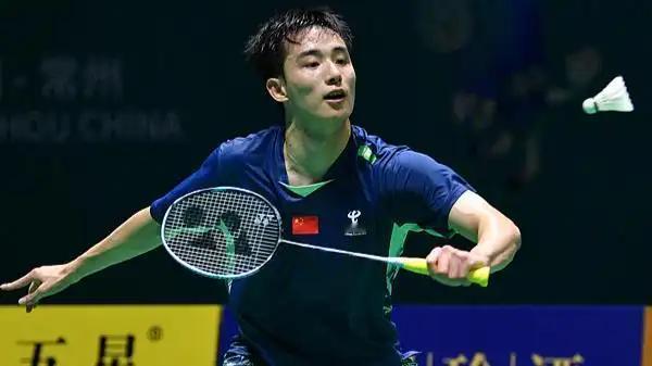 谁说他不行，他王正行还是行的，2-0横扫林俊易先取一分男团八强战，国羽男团对