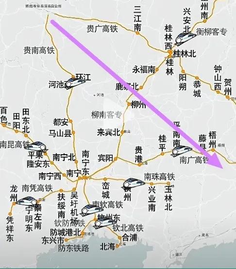广西全省高铁线路图示，基本都是围绕着南宁扩散出去。100多年前孙中山提出的柳肇