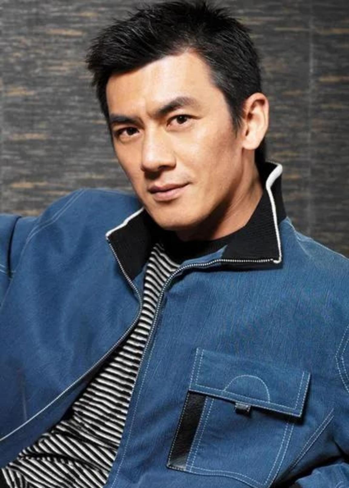 2004年，演员任天野接到了大11岁继母的电话：“我有了你爸的孩子，他让我打掉，