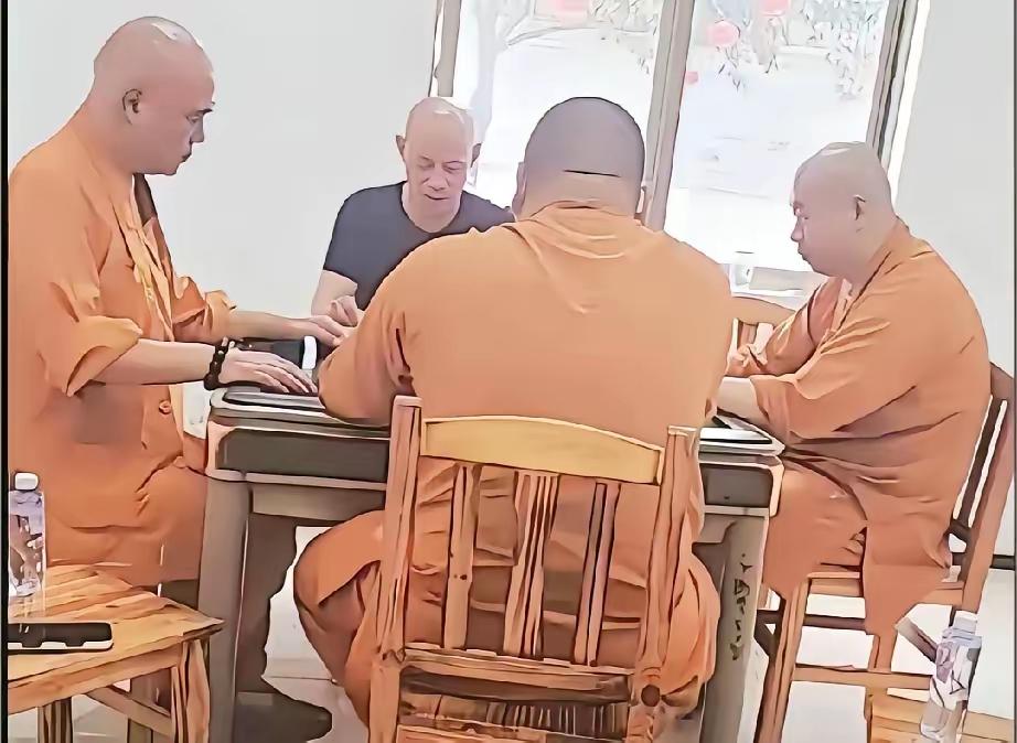 近期浙江街头着实有些反常，为何随处可见身着僧袍的人？一查才知道，原来是浙江那