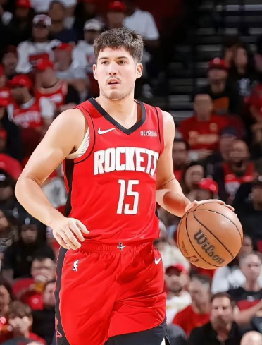 火箭队主教练乌度卡本周接受采访时谈到了谢泼德。“谢泼德显然能为我们球队的进攻带