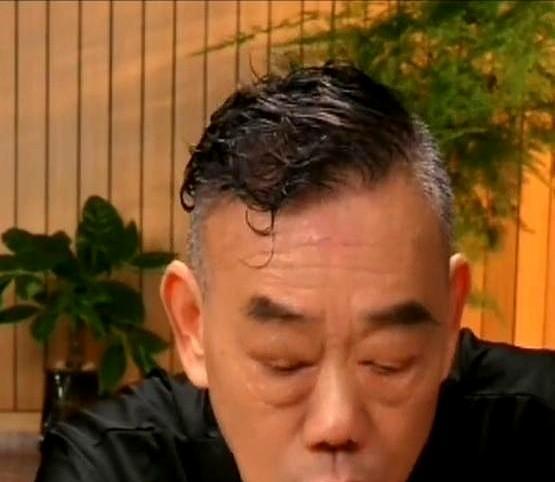 “四个亿？开什么玩笑！”杨议这次是真坐不住了，直播间里不仅当场拍板否认了分家