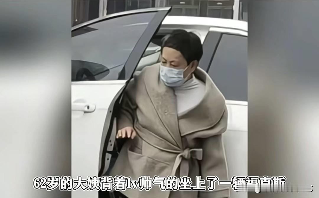 天津大妈一脚油门，直接把家里一套房“开”没了！天津有位62岁的大妈，开着福